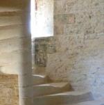 Le château de Montmaur -escalier à l'intérieur de la tour
